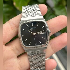 1982 Seiko Quartz Men’s Watch
Distinctive “TV” shaped case
Ref. No.: 5933-5040